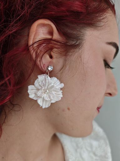 Detalle de pendientes florales de O xardin de Pepa